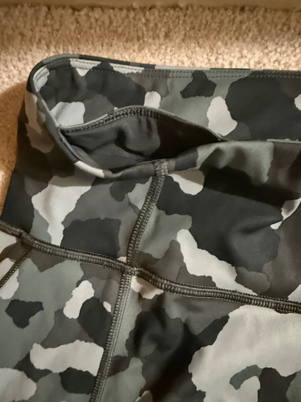 Athleta Lightning Camo 7/8 tight Camouflage Women's Leggings size M - Picture 9 of 15